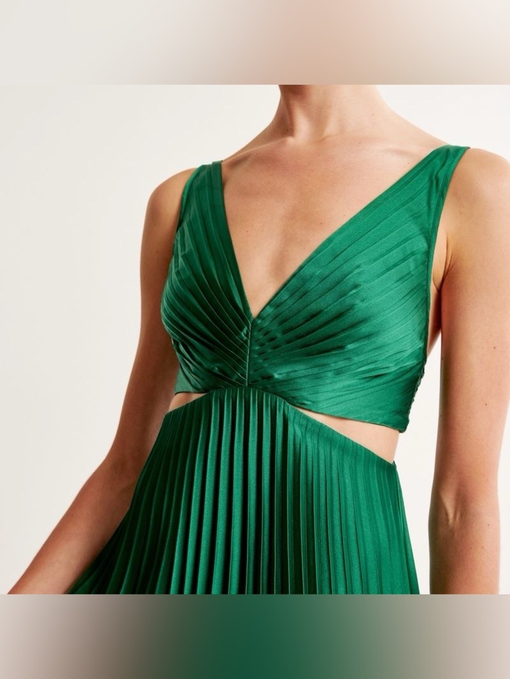 Abercrombie & Fitch The A&F Giselle Pleated Cutout Maxi Dress - Picture 4 of 9